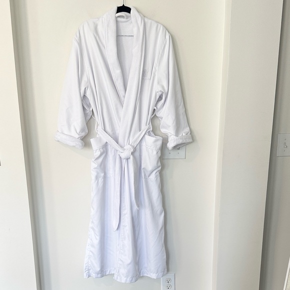 The Ritz Carlton White Presidential Robe O/S - Picture 1 of 8